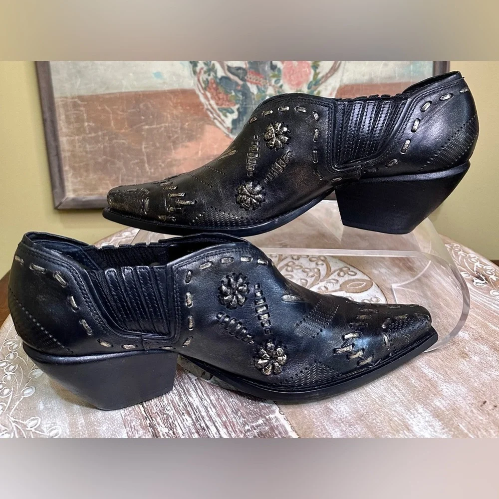 EUC BCBGirls “Toom” Vintage Style Boho Western Ankle Booties. Size 37.5/7.5 - Picture 7 of 14